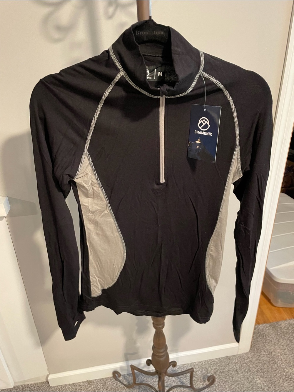 Chamonix Women's Black and Gray Long-Sleeve Performance Top